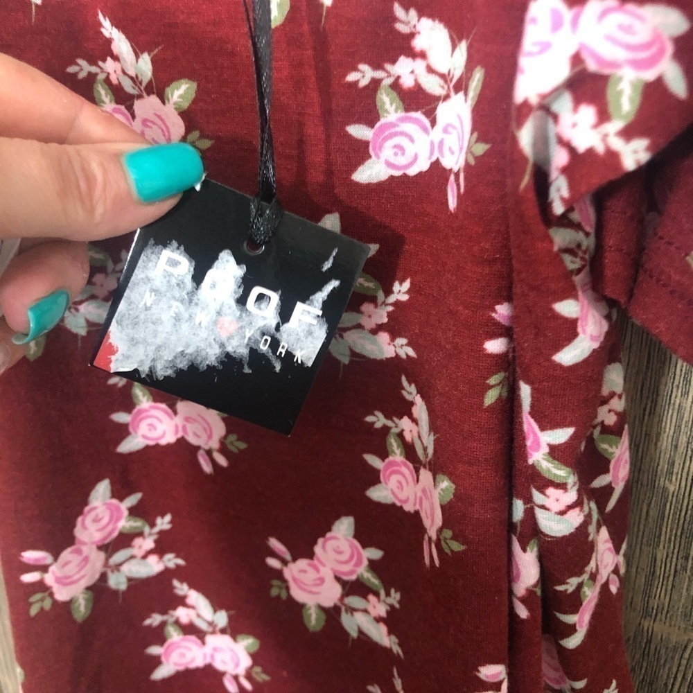 Poof New York Floral Top off the shoulder sleeve - Picture 4 of 6